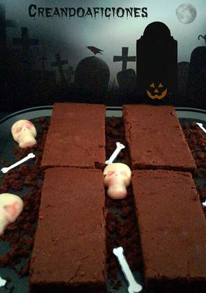 Una foto de Brownie cementerio de chocolate y naranja para Halloween