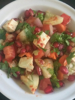 પનીર મિક્સ વેજીટેબલ સલાડ(paneer mix vegetable salad recipe in gujarati) રેસીપી મુખ્ય ફોટો