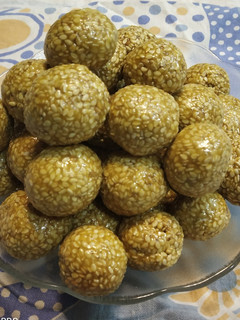 તલ ના લાડુ (Til Ladoo Recipe In Gujarati) રેસીપી મુખ્ય ફોટો
