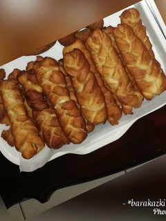 A picture of Braided donuts.