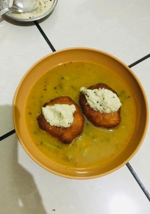 મેંદુ વડા (Medu Vada Recipe In Gujarati) રેસીપી મુખ્ય ફોટો