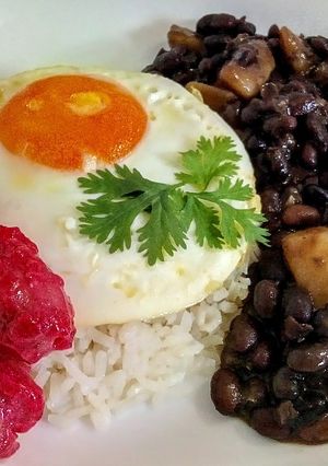 Una foto de BANDEJA Costeña...!