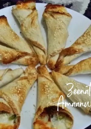 A picture of Baked Bread Pizza Cones.