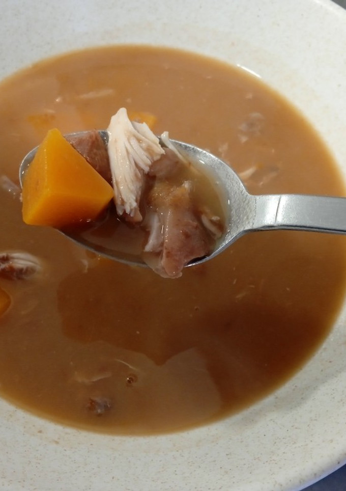 Una foto de Crema de alubias pintas y manitas