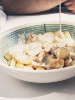 Una foto de Patatas con queso gorgonzola