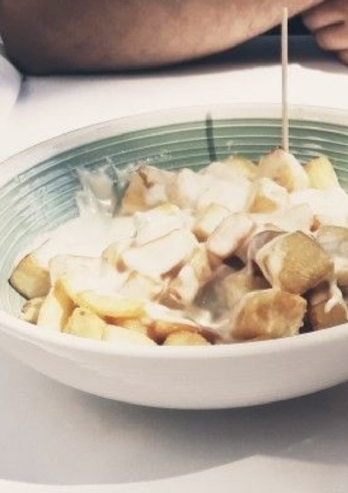Una foto de Patatas con queso gorgonzola