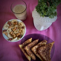 A picture of French toast.