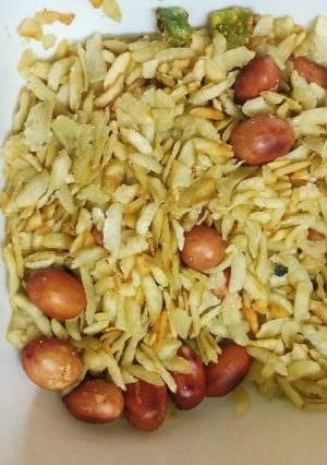 चिवड़ा नमकीन (Chivda namkeen recipe in hindi) रेसिपी मुख्य फोटो