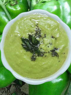 குடை மிளகாய் சட்னி (Kudaimilakai chutney recipe in tamil) செய்முறை முக்கிய புகைப்படம்