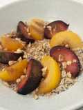 Porridge de ciruelas y avellanas