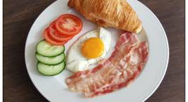 Hình ảnh món Bữa sáng 5 phút đơn giản với trứng và Croissant???