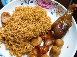 Hình của món Mì trộn nhà làm.