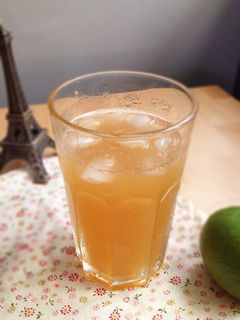 鮮果飲》鮮榨翡翠檸檬茶 的食譜成品照片