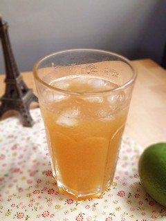 鮮果飲》鮮榨翡翠檸檬茶 的食譜成品照片