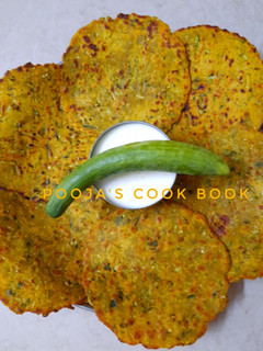 काकडीचे बहुधान्ययुक्त थालीपीठ (kakdiche thalipeeth recipe in marathi) रेसिपी चे मुख्य फोटो