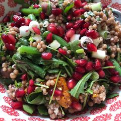 A picture of Warm salad: squash, green beans and rocket.