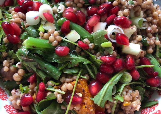 Warm salad: squash, green beans and rocket