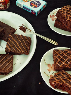 ஃபட்ஜி ப்ரெளனி(fudge brownie recipe in tamil) செய்முறை முக்கிய புகைப்படம்