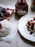 Pavlova com Compota de Frutos do Bosque