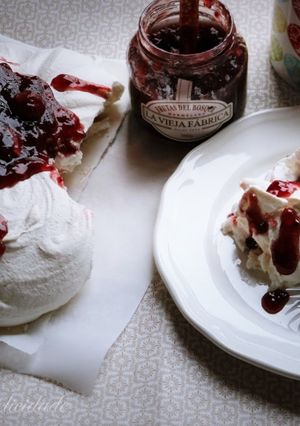 Foto de Pavlova com Compota de Frutos do Bosque