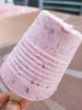 Heladitos de yogurt y fresas con lo que tenía en la nevera
