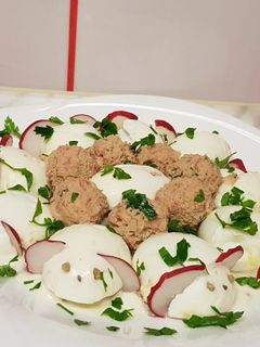 O poză a rețetei Ouă umplute cu pate de porc și salam.