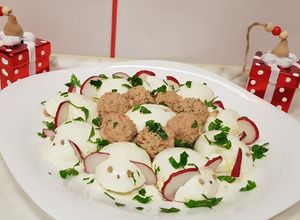 O poză a rețetei Ouă umplute cu pate de porc și salam.