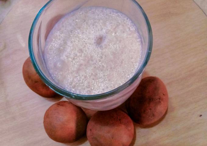 Delicious sapodilla (chiku) shake