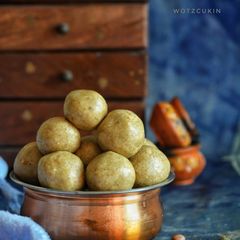 A picture of Peanut Ladoo.