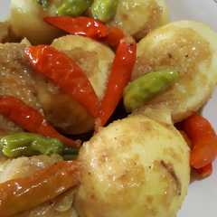 A picture of Acar telur.