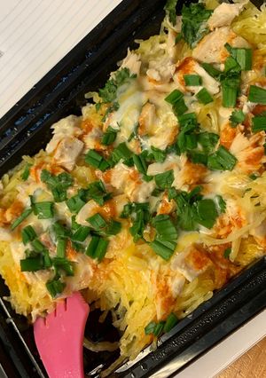 A picture of Buffalo Chicken Spaghetti Squash.