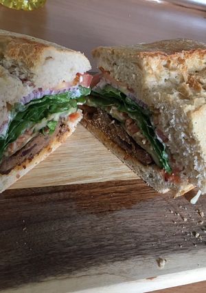 Hamburger házi húspogácsával recept fotója