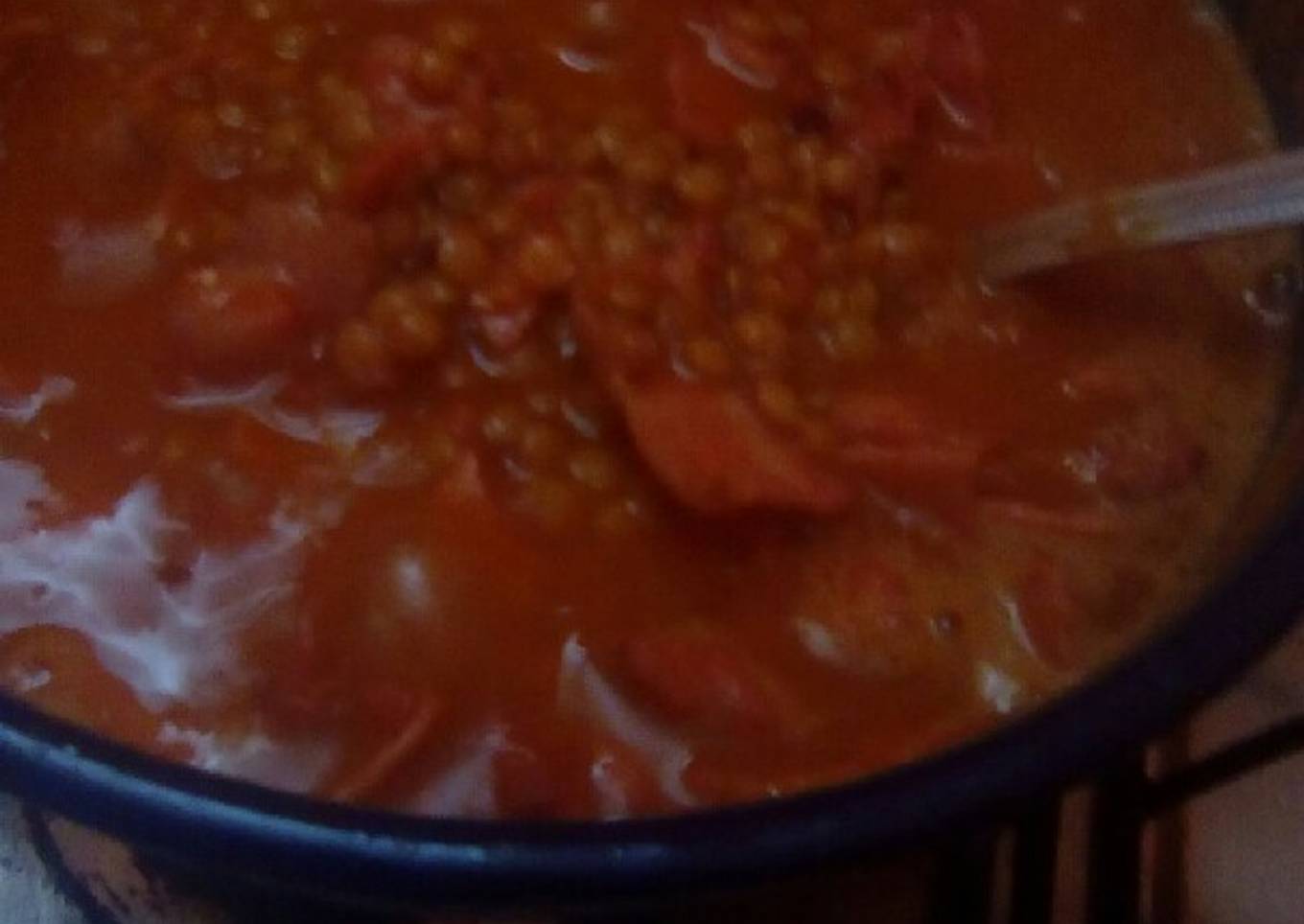 Lentejas con chorizo, jamón tocino y chipotle