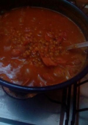 Una foto de Lentejas con chorizo, jamón tocino y chipotle
