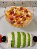 Salmorejo y pincho de mozzarella con aguacate
