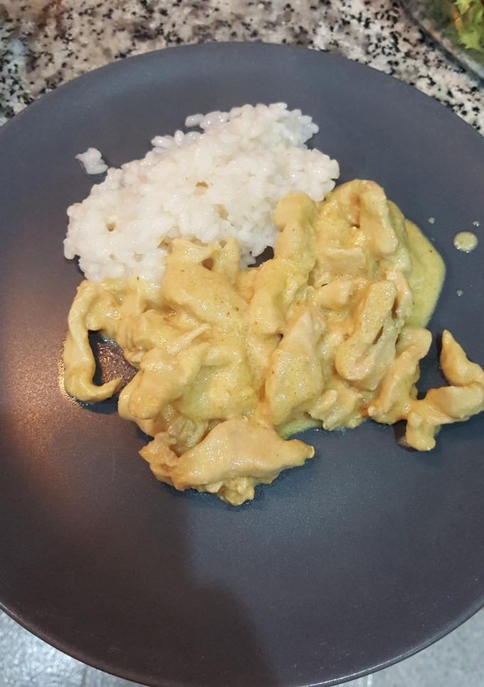 Una foto de Pechuga de pollo al curry