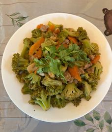 súp lơ xào thịt heo