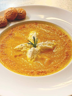 Foto di Vellutata di zucca con amaretti e ricotta di capra