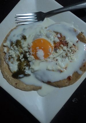 Una foto de Huevo tricolor con jocoque las correa. Jalisco México