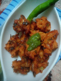 सूजी के कुरकुरे पकौड़े(Suji ke Kurkure pakode recipe in Hindi) रेसिपी मुख्य फोटो