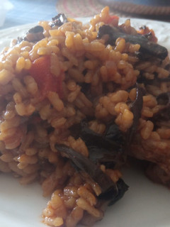 Una foto de Arroz meloso de conejo con trompetas de la muerte