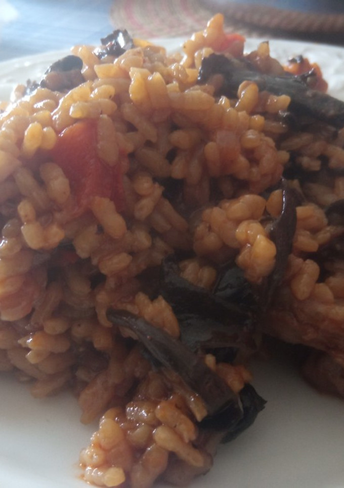 Una foto de Arroz meloso de conejo con trompetas de la muerte