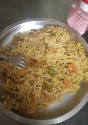 हरी मिर्च और नींबू के रस वाली मैगी (hari mirch aur nimbu ke ras wali maggi recipe in Hindi) रेसिपी मुख्य फोटो