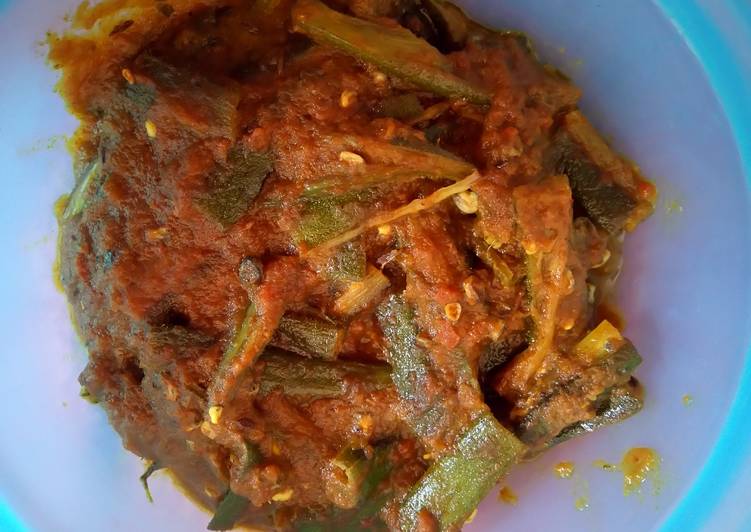 Delicious tomato bhindi curry