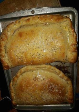 Una foto de Calzones de jamón y queso
