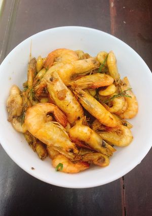 Hình của món Tôm đồng rang lá chanh.