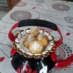 A picture of Cornflakes ladoo.