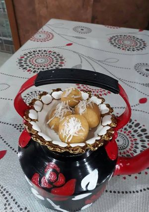 A picture of Cornflakes ladoo.