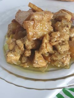 Una foto de Pechugas de pollos con patatas en salsa de mostaza