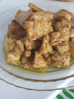 Una foto de Pechugas de pollos con patatas en salsa de mostaza